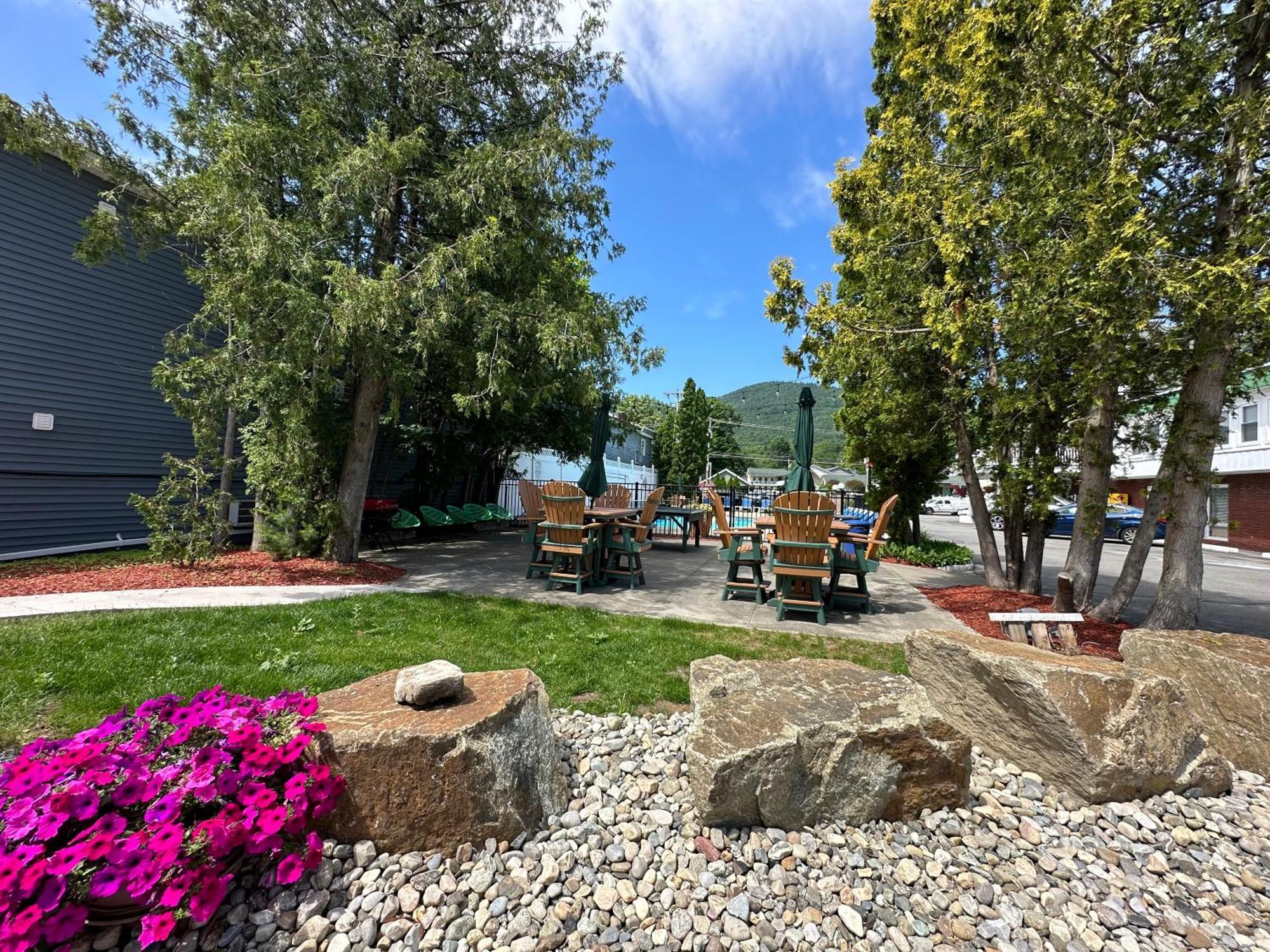 O'Sullivan'S Motel Lake George Exterior photo