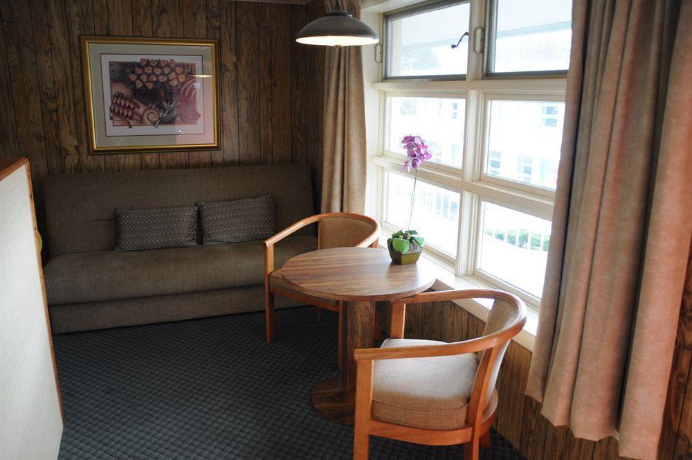 O'Sullivan'S Motel Lake George Exterior photo